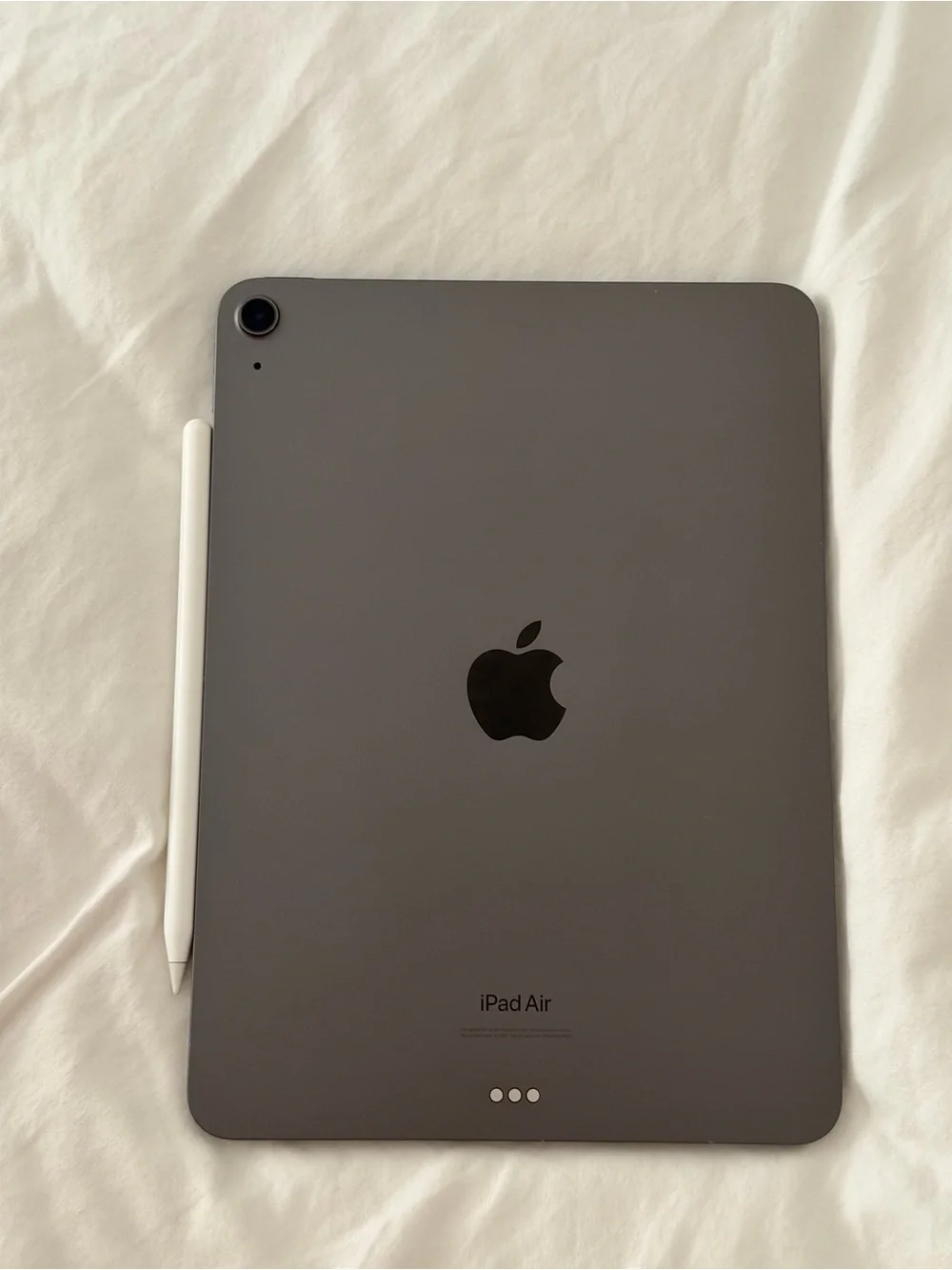 Apple iPad Air (5th Generation): with M1 chip, 10.9-inch 64GB + Apple Pencil